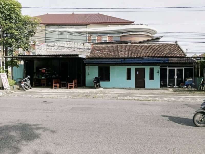 Dijual segera dan secepatnya ( BU ) rumah hunian, bisa untuk kos Kosan dan Ruang Usaha Lokasi Tridadi, Sleman, Lokasi area Perkantoran Pemkot Sleman Jogja