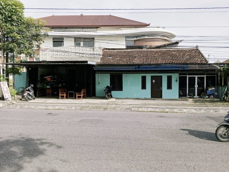 Dijual segera dan secepatnya ( BU ) rumah hunian, bisa untuk kos Kosan dan Ruang Usaha Lokasi Tridadi, Sleman, Lokasi area Perkantoran Pemkot Sleman Jogja