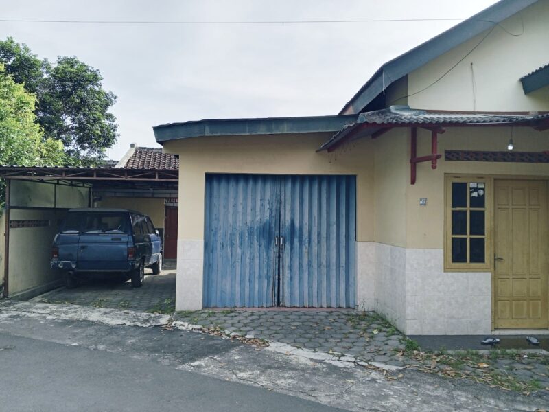 Dijual segera dan secepatnya ( BU ) rumah hunian, bisa untuk kos2an Alamat; Tridadi, Sleman, Lokasi area Perkantoran Pemkot Sleman.