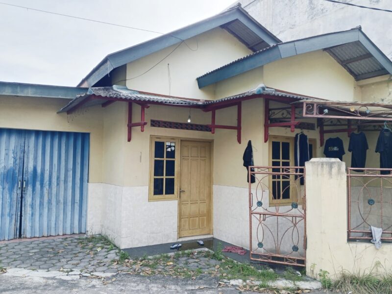 Dijual segera dan secepatnya ( BU ) rumah hunian, bisa untuk kos2an Alamat; Tridadi, Sleman, Lokasi area Perkantoran Pemkot Sleman.