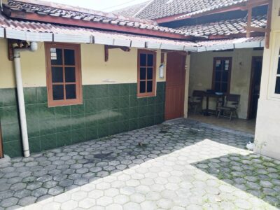 Dijual segera dan secepatnya ( BU ) rumah hunian, bisa untuk kos2an Alamat; Tridadi, Sleman, Lokasi area Perkantoran Pemkot Sleman.