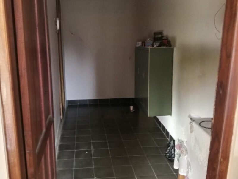 Dijual segera dan secepatnya ( BU ) rumah hunian, bisa untuk kos2an Alamat; Tridadi, Sleman, Lokasi area Perkantoran Pemkot Sleman.