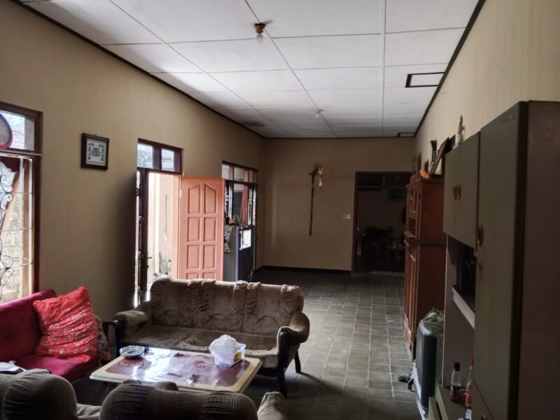 Dijual segera dan secepatnya ( BU ) rumah hunian, bisa untuk kos2an Alamat; Tridadi, Sleman, Lokasi area Perkantoran Pemkot Sleman.