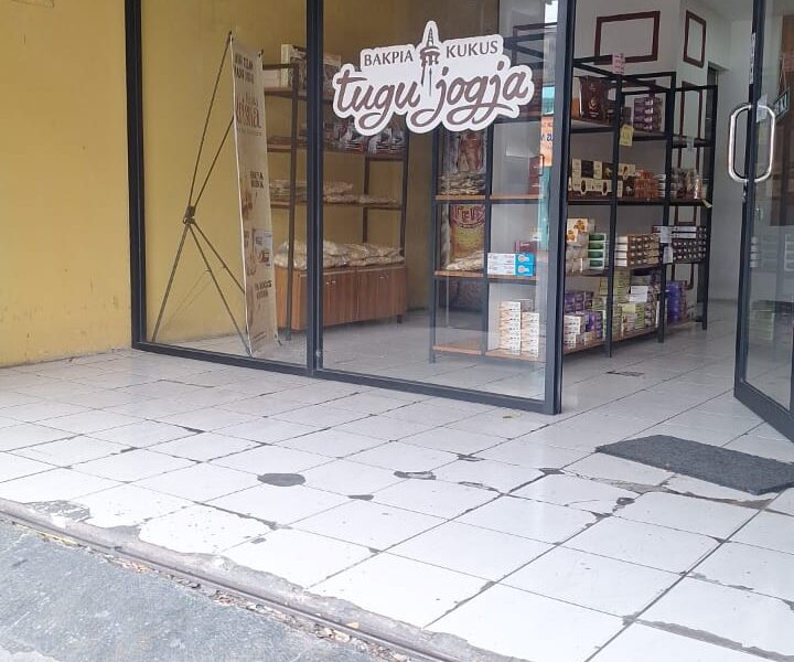 Di Jual Ruko Lokasi Jln Utsman Monjali Selatan , Dekat Hotel Tentrem Sleman Jogya, Barat Kampus UGM