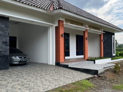 Di Jual Murah Home Stay / Rumah Hunian Nyaman Tanah Luas Lokasi Minggir Sleman Jogjakarta ____________________________