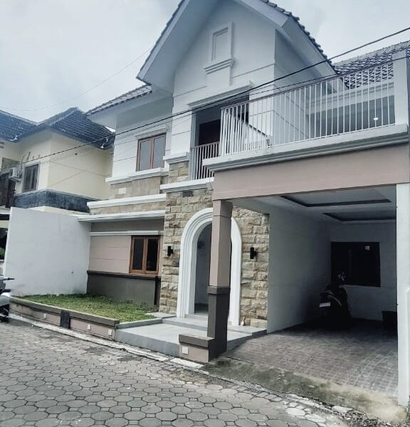 Di Jual Rumah 2 Lantai Lokasi Premium Pusat Bisnis & Kampus Seturan Sleman Jogjakarta