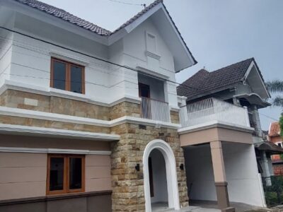 Di Jual Rumah 2 Lantai Lokasi Premium Pusat Bisnis & Kampus Seturan Sleman Jogjakarta