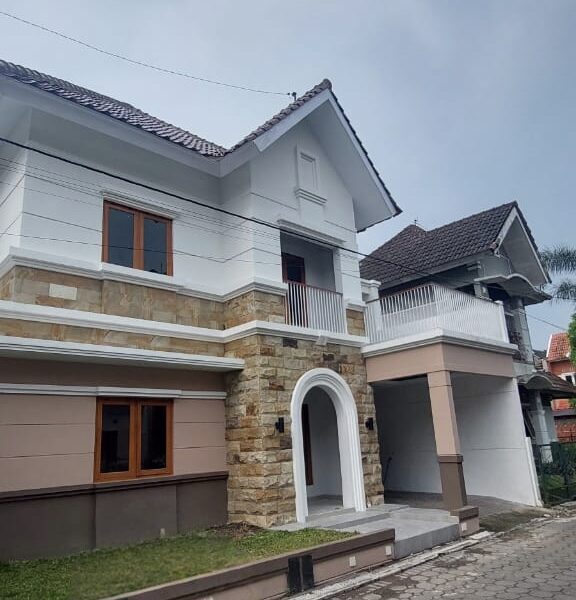 Di Jual Rumah 2 Lantai Lokasi Premium Pusat Bisnis & Kampus Seturan Sleman Jogjakarta