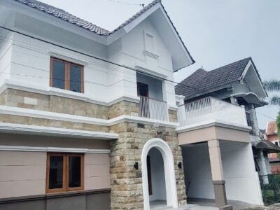 Di Jual Rumah 2 Lantai Lokasi Premium Pusat Bisnis & Kampus Seturan Sleman Jogjakarta