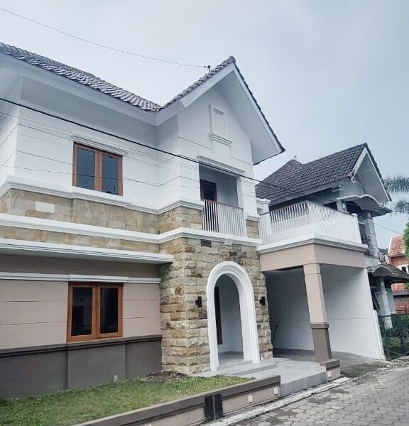 Di Jual Rumah 2 Lantai Lokasi Premium Pusat Bisnis & Kampus Seturan Sleman Jogjakarta