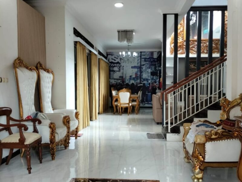 Di Jual Rumah Mewah Kolam Renang Lokasi Maguwo Sleman Jogja