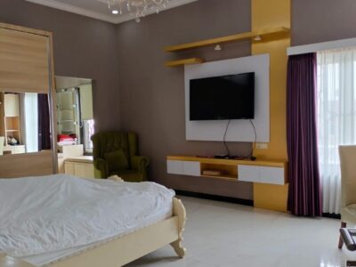 Di Jual Rumah Mewah Kolam Renang Lokasi Maguwo Sleman Jogja