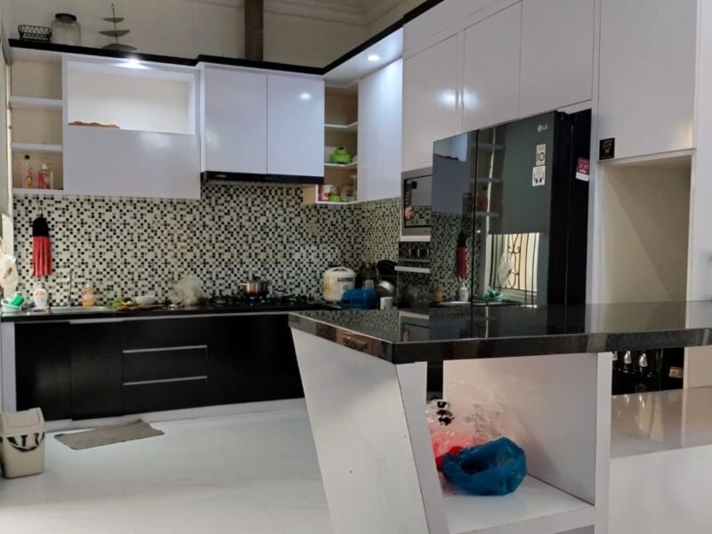 Di Jual Rumah Mewah Kolam Renang Lokasi Maguwo Sleman Jogja