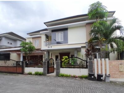 Di Jual Rumah Mewah Kolam Renang Lokasi Maguwo Sleman Jogja