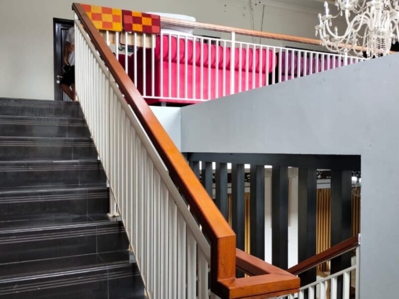 Di Jual Rumah Mewah Kolam Renang Lokasi Maguwo Sleman Jogja