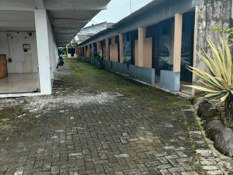 Jual Harga Tanahnya Saja Bonus Bangunan Hotel Lokasi : Jln Wates Km 3 Dekat Kadipiro , Ngestiharjo Bantul jogjakarta