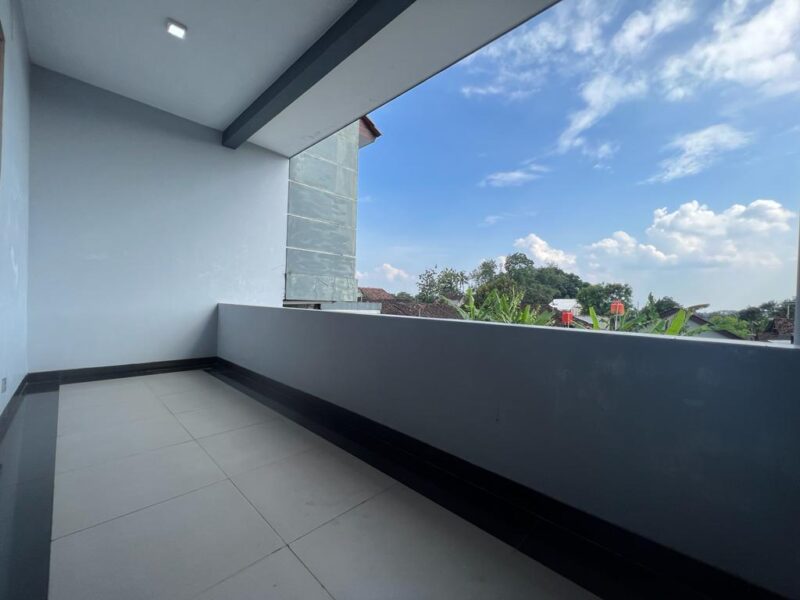 Di Jual Turun Harga Rumah Mewah Kolam Renang Pribadi Lokasi di Jl Palagan KM 11 Jogjakarta