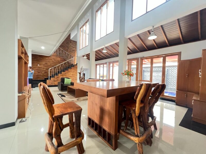 Di Jual Turun Harga Rumah Mewah Kolam Renang Pribadi Lokasi di Jl Palagan KM 11 Jogjakarta