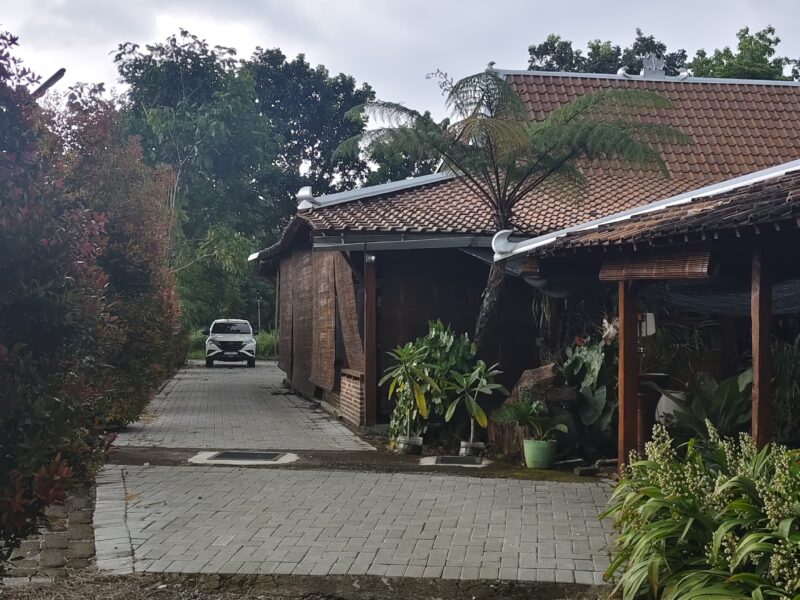 Di Jual Dekat Sleman City Hall Tanah Pekarangan Bonus Bangunan Limasan Resto Lokasi Tridadi Sleman Jogjakarta