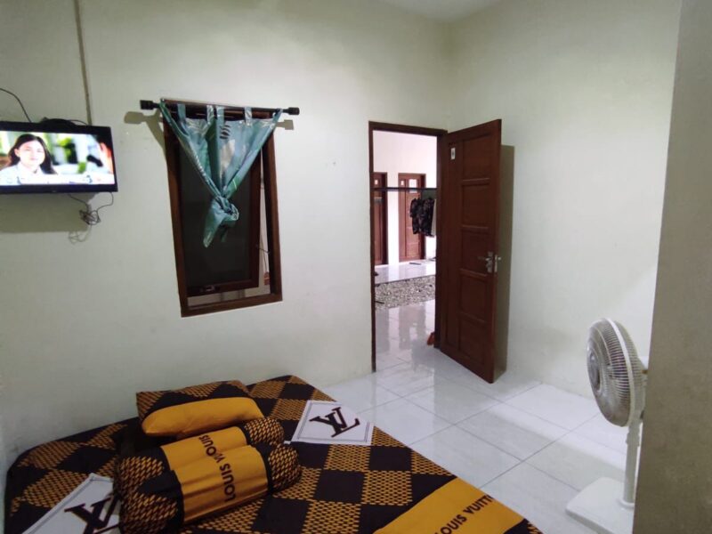 Di Jual Turun Harga Kost Lokasi Utara Kampus UGM. Hanya 30 Meter Dari Jl Raya Monjali Sleman Jogjakarta