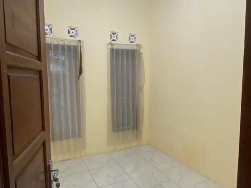 Di Jual Turun Harga Kost Lokasi Utara Kampus UGM. Hanya 30 Meter Dari Jl Raya Monjali Sleman Jogjakarta